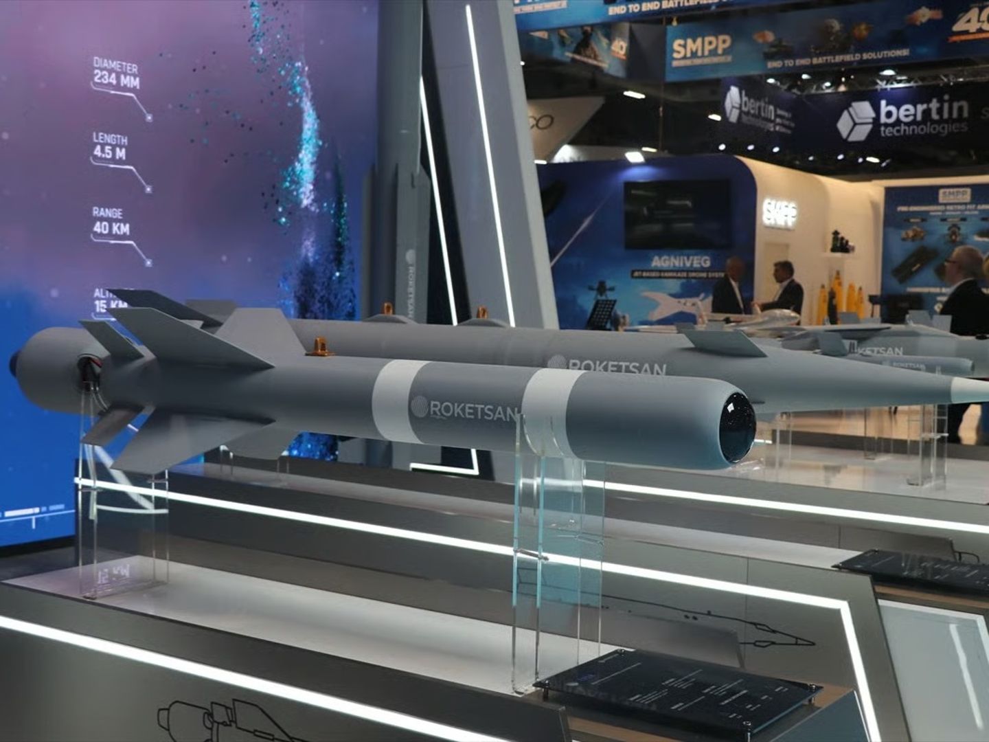 Türk savunma sanayiisi Fransa'da Eurosatory Fuarı'nda boy gösteriyor