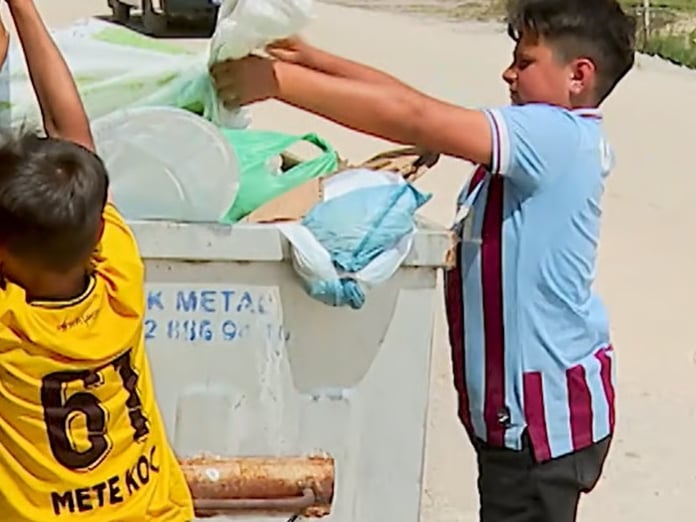Murat Kurum yayladaki çöpleri toplayan iki kardeşe teşekkür etti: İyi ki varsınız!