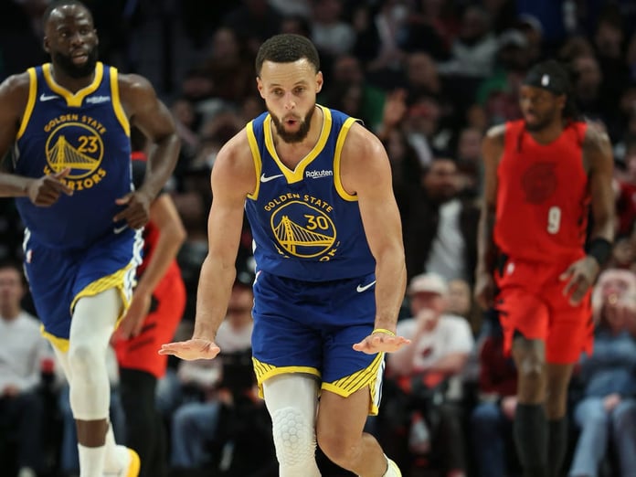Stephen Curry, Michael Jordan'ı geride bırakarak tarihe geçti!