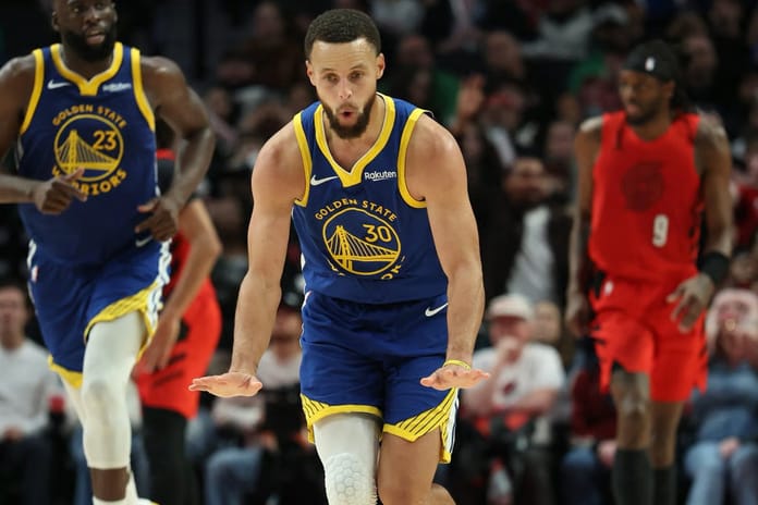 Stephen Curry, Michael Jordan'ı geride bırakarak tarihe geçti!