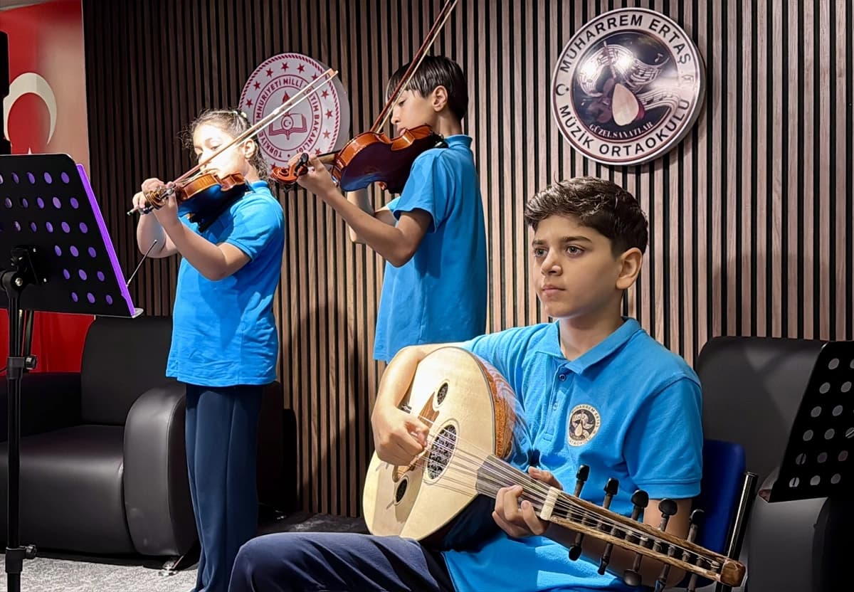 Genç sanatçılar "Bozkırın Tezenesi"nin ışığında bozlak kültürünü yaşatıyor