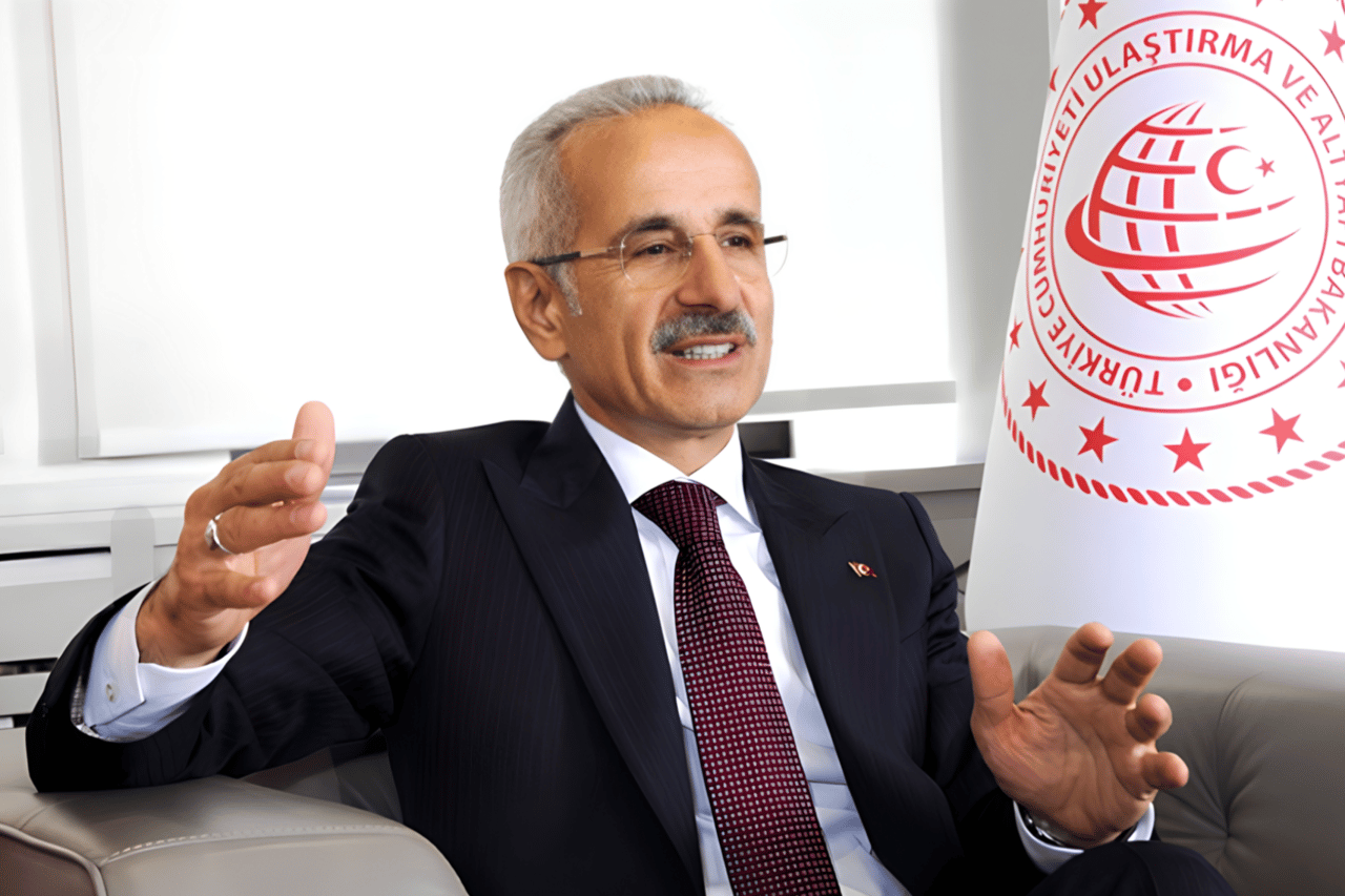 Bakan Uraloğlu açıkladı: Roblox ve Discord geri açılabilir