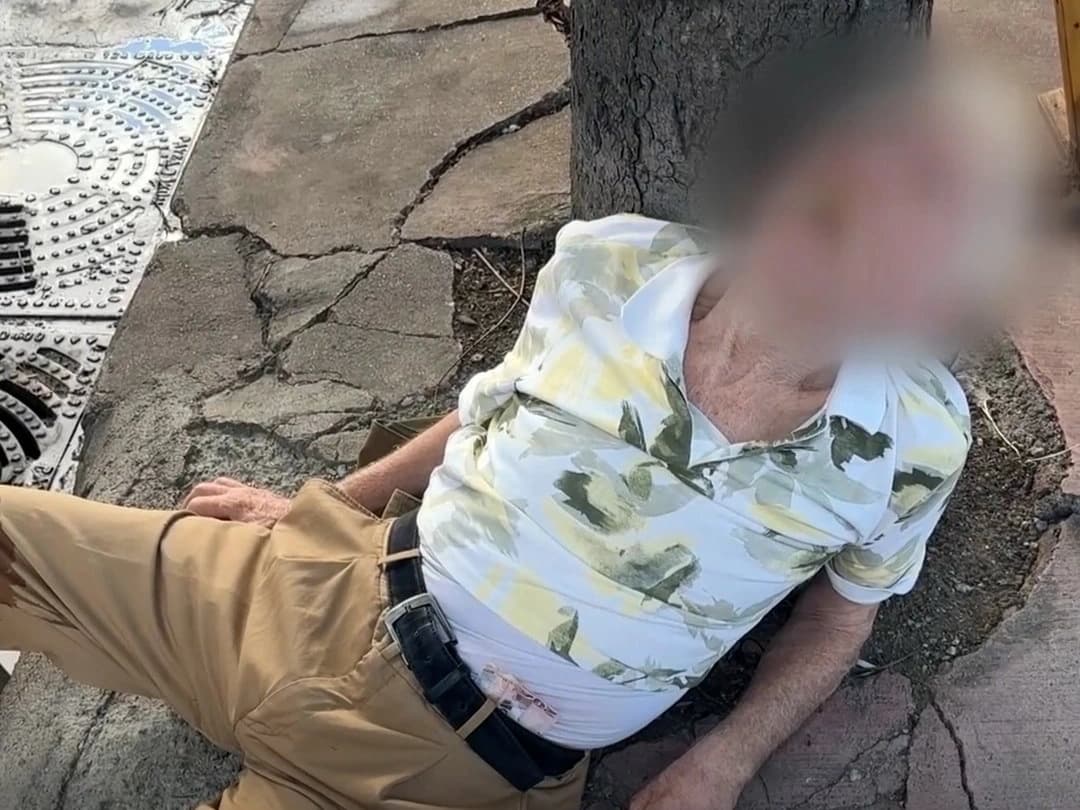 Pamuk şekerci sokak ortasında sızdı