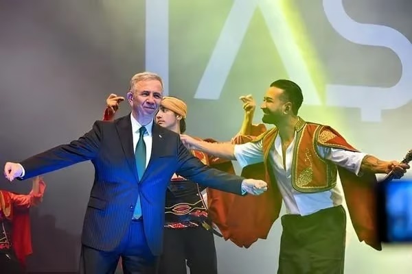 ABB konser davasında tahliye edilen 3 sanık hakkında yeniden yakalama kararı