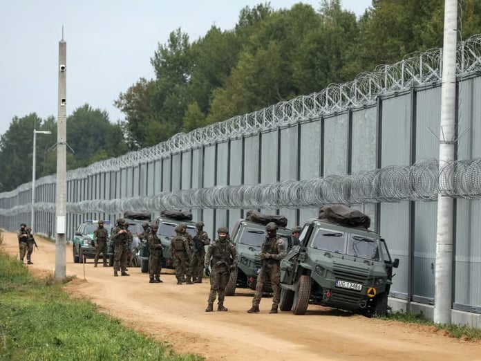 Belarus Polonya'nın sınırını kapatmasına tepki gösterdi