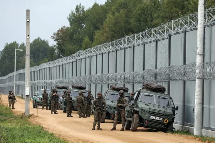 Belarus Polonya'nın sınırını kapatmasına tepki gösterdi
