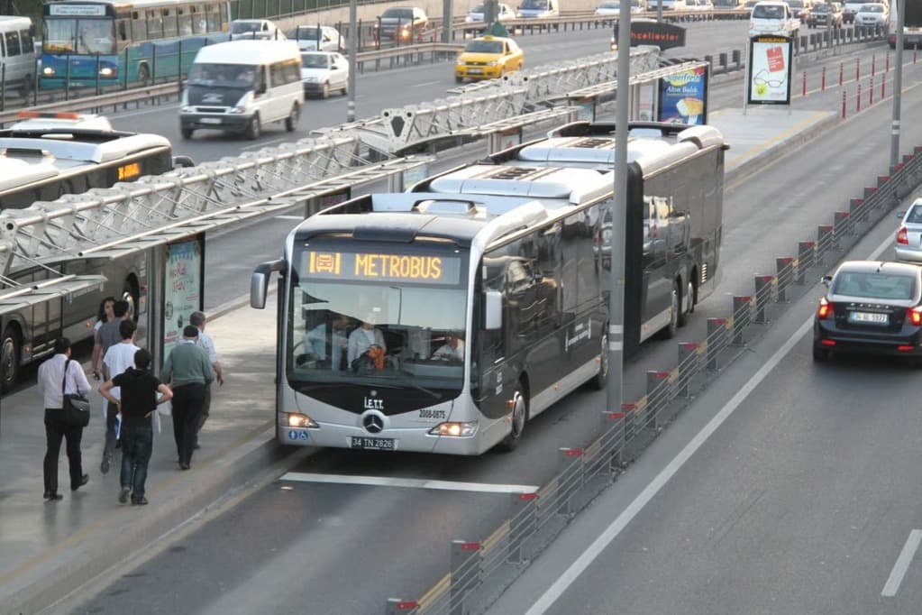 Yarın metrobüse binecekler dikkat! 6 durak kapalı olacak 