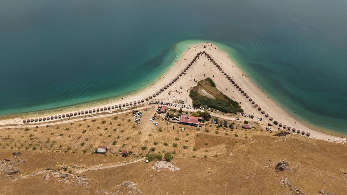 Turkuaz'ın bin bir tonu: Çakıl Adası