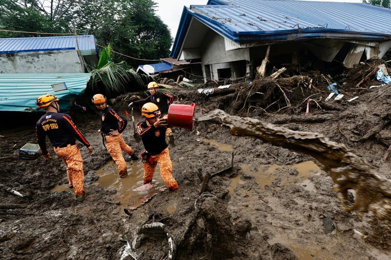 Filipinler'de süper tayfun felaketi: 27 ölü