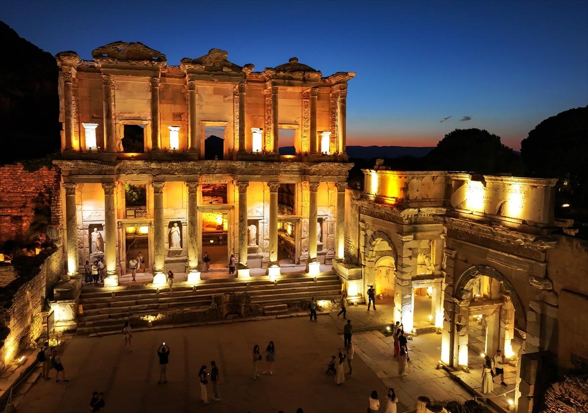 Efes Antik Kenti gece müzeciliği başladı! Günleri ve saatleri belli oldu