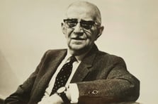 Hukuk Fakültesi mezunu, foto muhabiri, hakem ve yönetici: Burhan Felek'in çok yönlü yaşamı