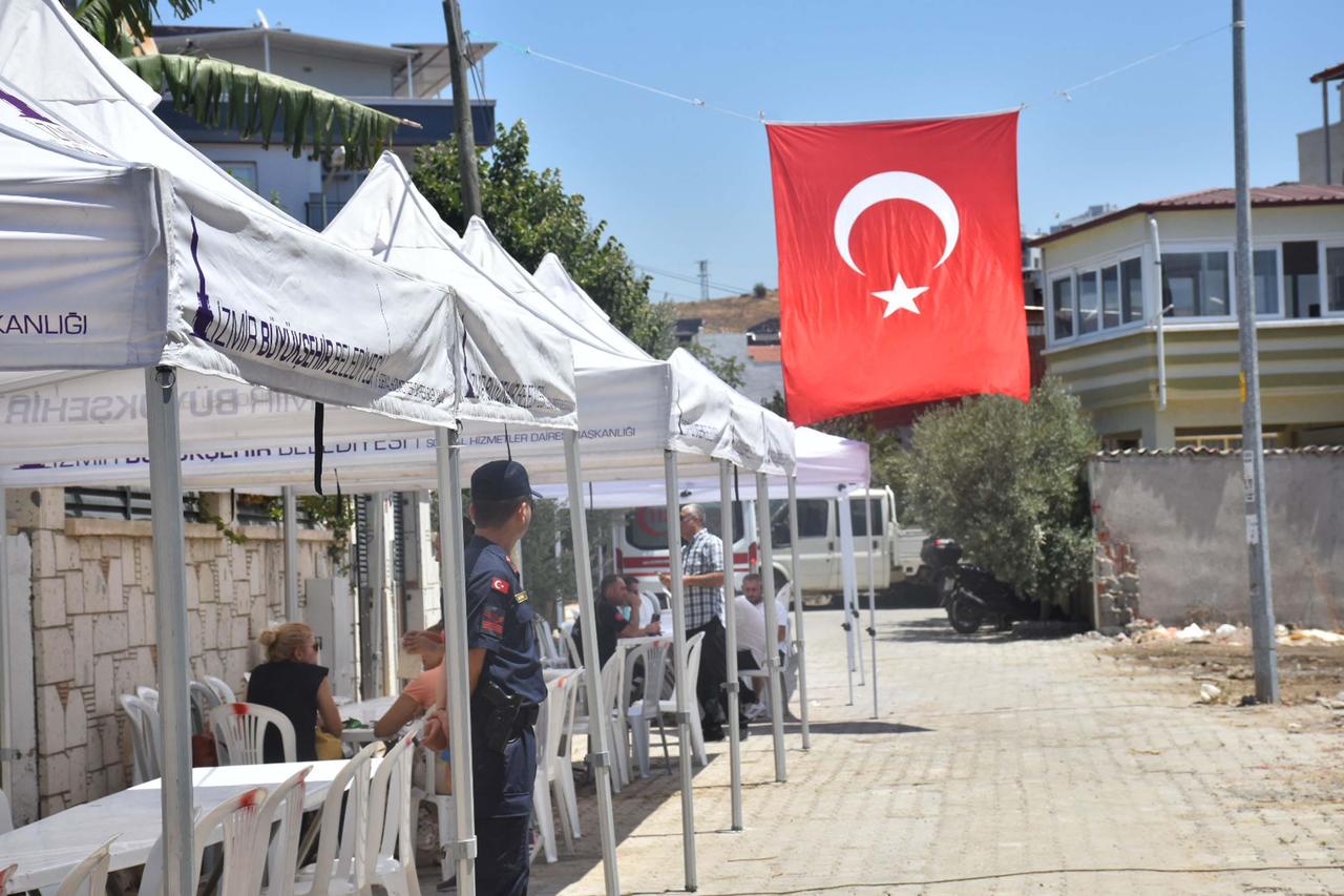 Şehitlerimizin baba evine Türk Bayrağı asıldı