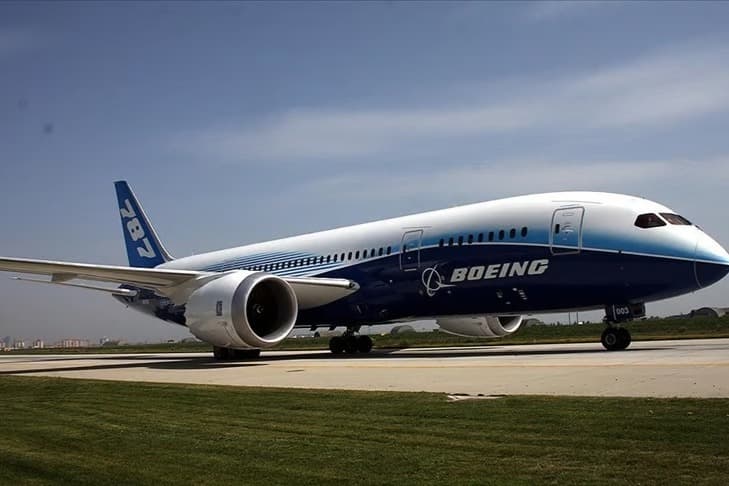 Hindistan Boeing'leri denetliyor