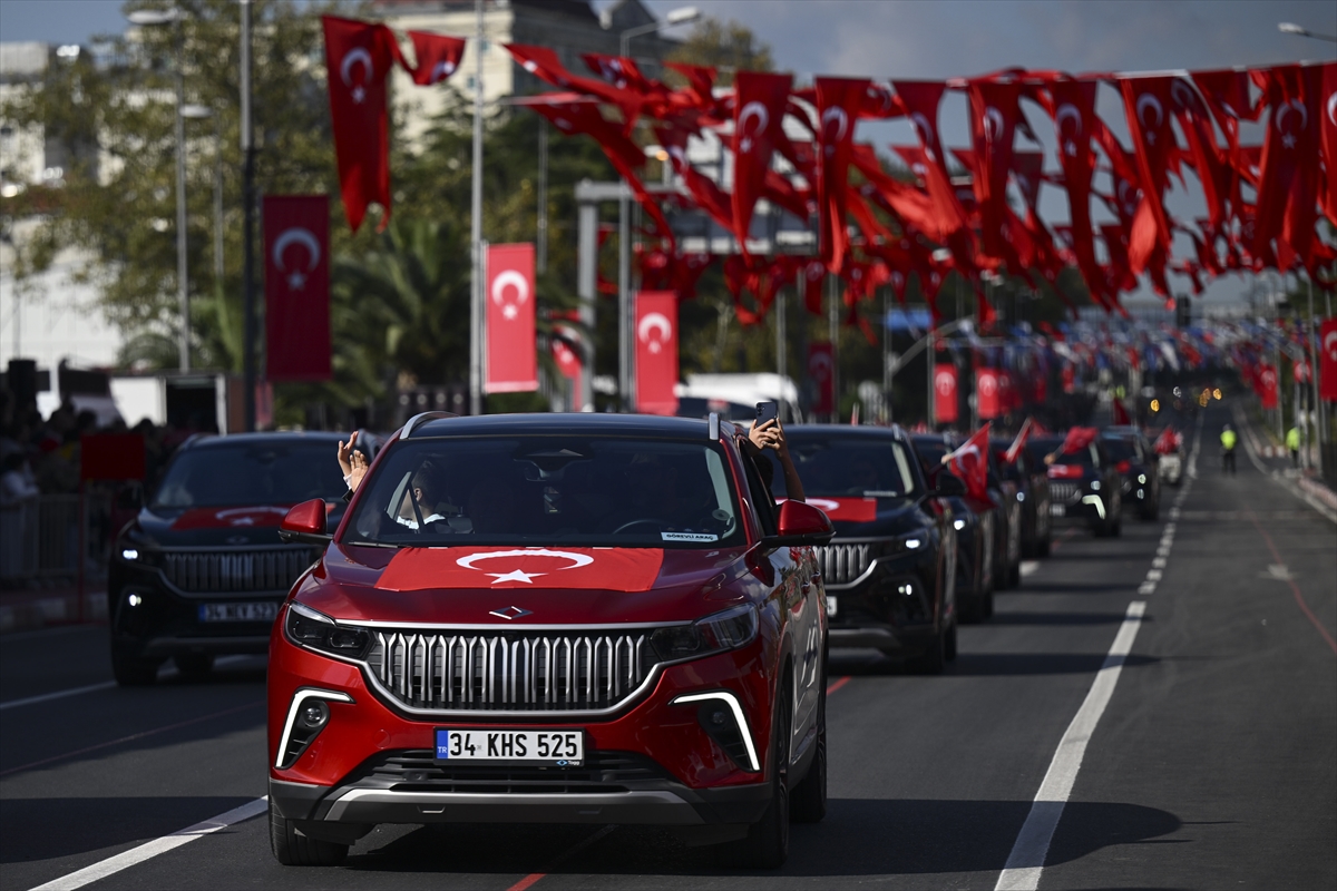Vatan Caddesi'nde Cumhuriyet'in 102 yıllık gururu: İstanbul ayakta!