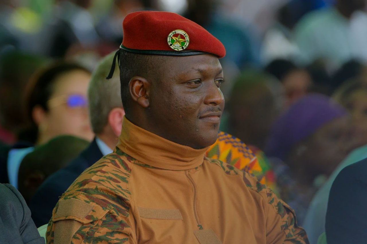 Burkina Faso'da siyasi partilere fesih kararı
