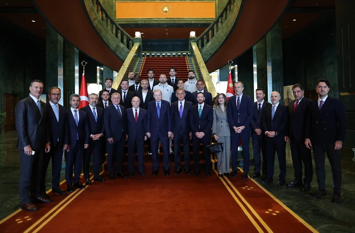 Cumhurbaşkanı Erdoğan, Süper Lig’e yükselen takımları Külliye'de ağırladı