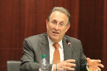 Epstein belgelerinden yeni skandal çıktı: Eski büyükelçi 11 yaşındaki kızı istismar etmiş