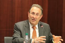 Epstein belgelerinden yeni skandal çıktı: Eski büyükelçi 11 yaşındaki kızı istismar etmiş