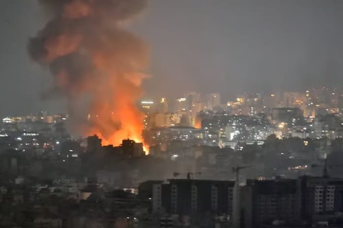 İsrail ateşkes anlaşmasını ihlal etti: Bayram gecesinde Lübnan'ın başkenti Beyrut'a 21 hava saldırısı düzenledi.