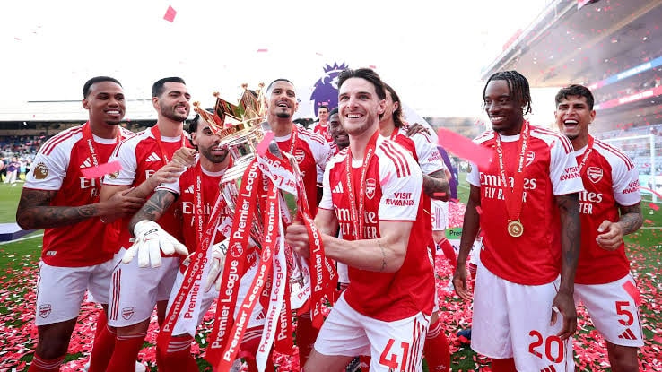 Açılış maçı Emirates Stadı'nda