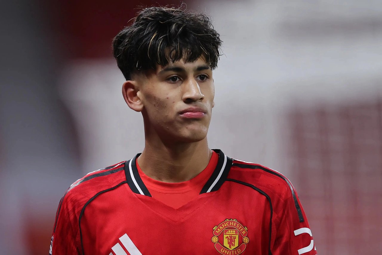 15 yaşında Manchester United'a resti çekti