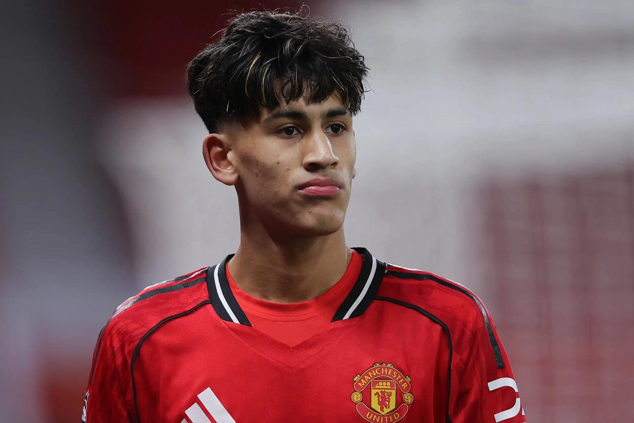 Manchester United'da 15 yaşındaki çocuk için savaş