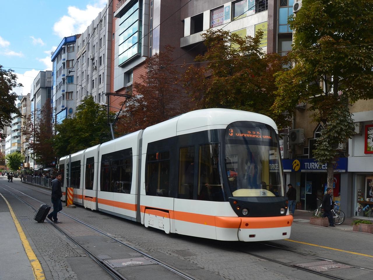 Tramvayda yer kavgası