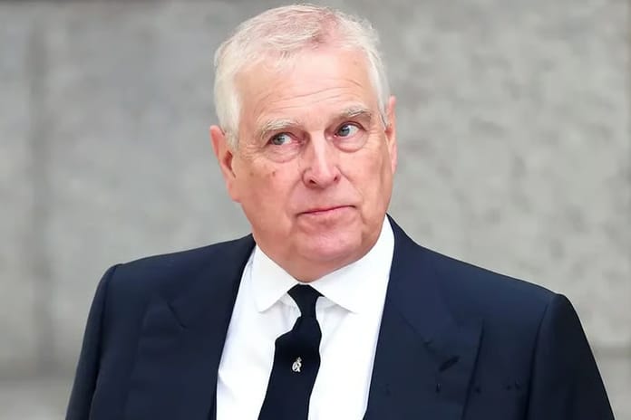 İngiltere'de Andrew’un kraliyet veraset sırasından çıkarılması gündemde