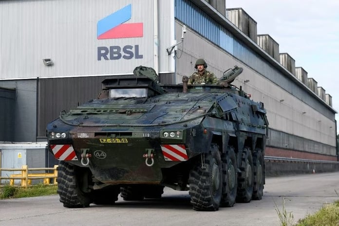 İngiltere’nin ilk yerli üretim Boxer zırhlısı Britanya ordusu envanterine katıldı