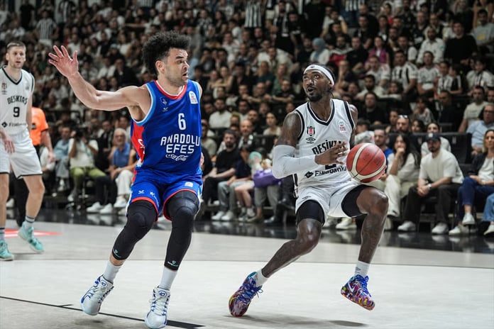 Anadolu Efes ve Beşiktaş, Basketbol Süper Ligi yarı final serisinde avantaj için sahaya çıkıyor