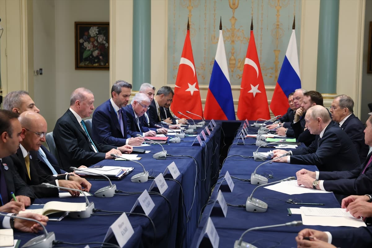 Cumhurbaşkanı Erdoğan ŞİÖ Zirvesi'nde liderlerle görüştü