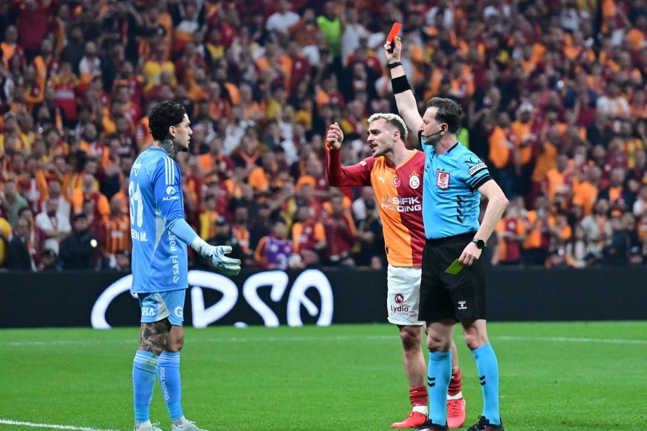 Galatasaray - Fenerbahçe derbisi öncesi kart istatistikleri