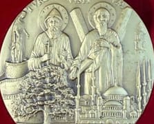 Papa Leo Türkiye ziyareti onuruna basılan gümüş madalyayı dağıttı