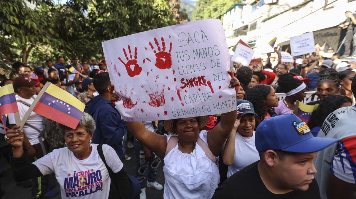 Binlerce Venezuelalı ABD'yi protesto etti