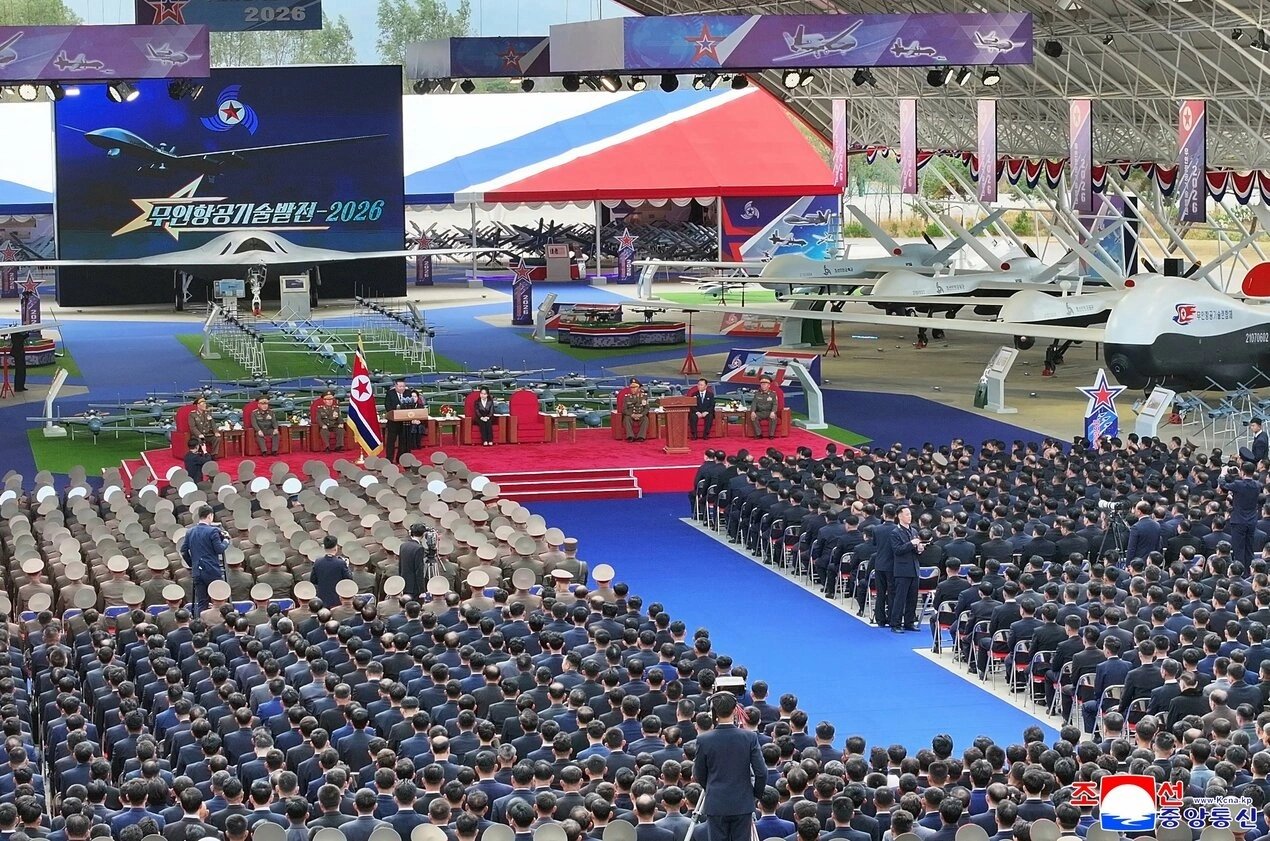 Kuzey Kore, uçan kanat tasarımlı hava aracını sergiledi