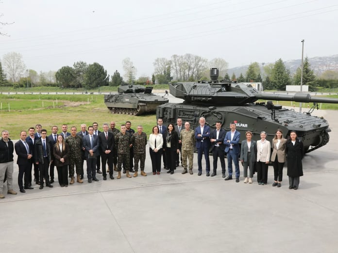 Brezilya Ordusu'ndan Türk zırhlıları için Otokar'a ziyaret