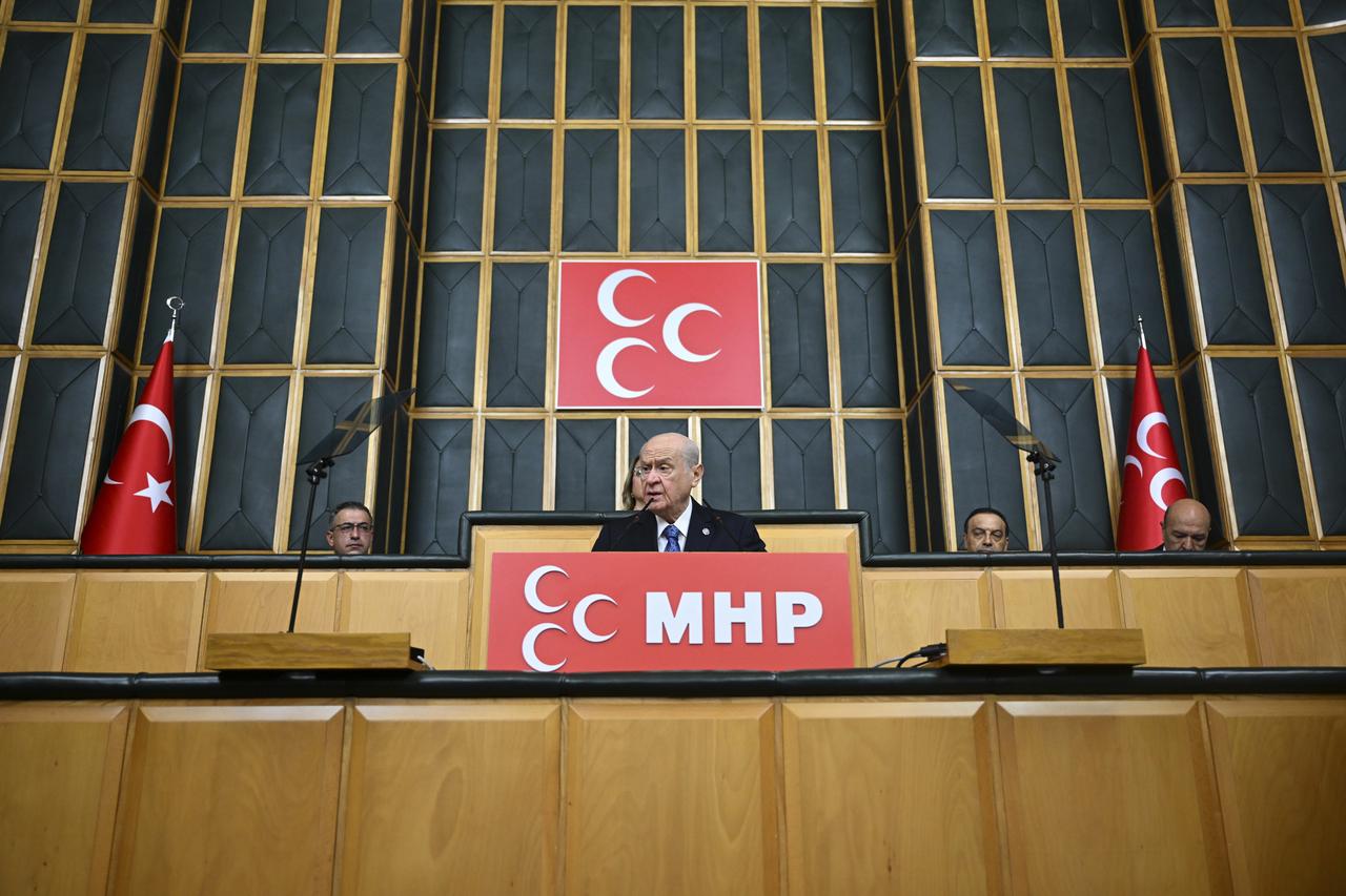 MHP'den ailelere müjde gibi paket! 12 ay doğum izni, vergi indirimi ve faizsiz kredi masada