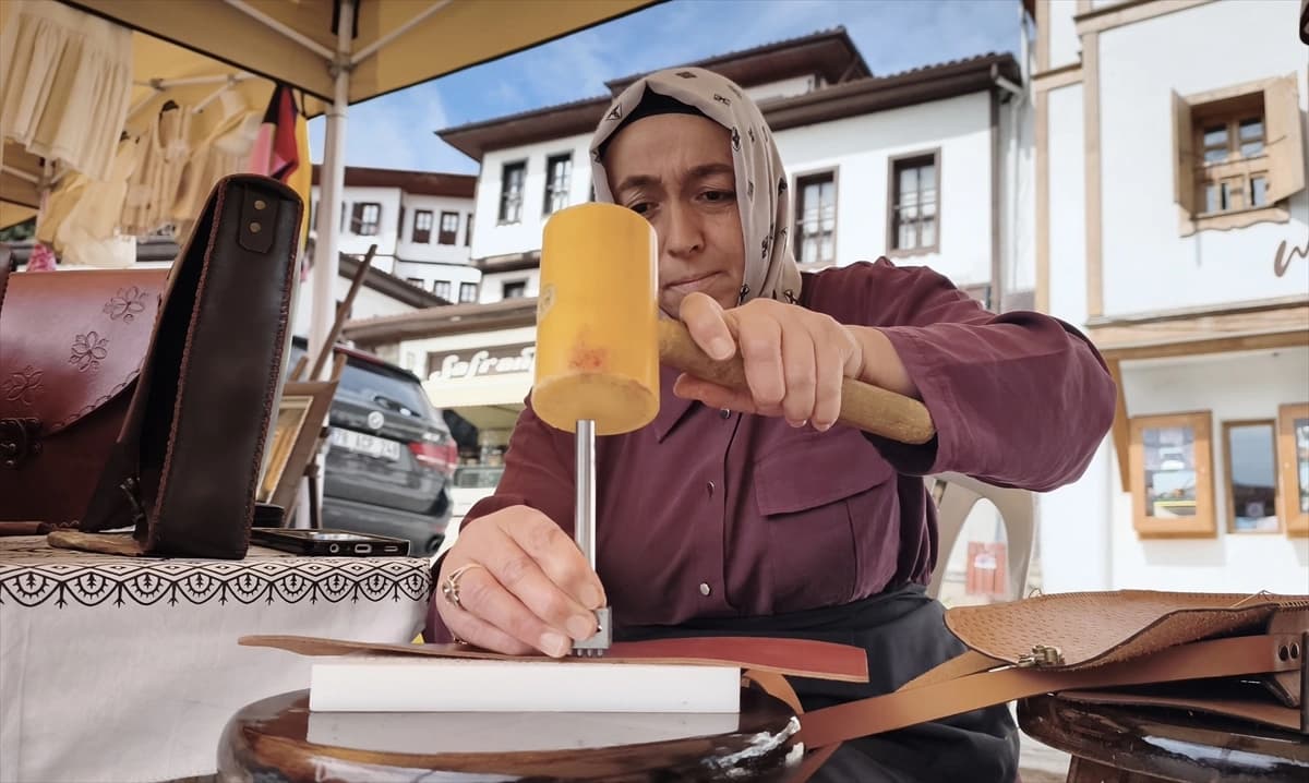 Esnaf ve zanaatkârlara belge verildi