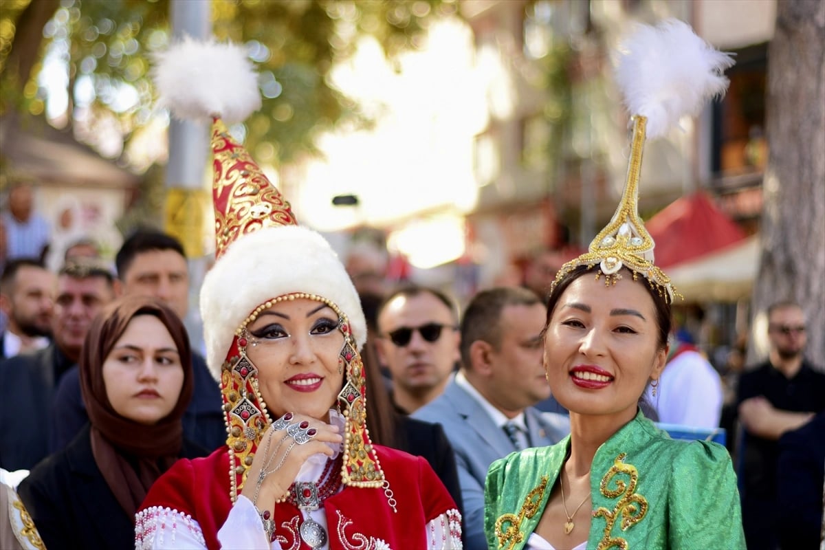  Yörük çadırları dayanışmayı simgeliyor