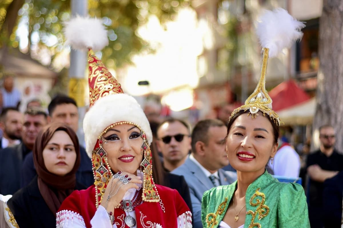  Yörük çadırları dayanışmayı simgeliyor