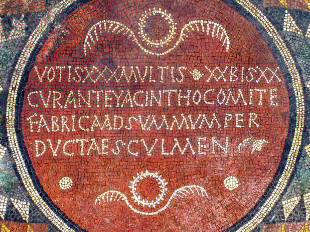 İç Anadolu'nun en büyük mozaik yapısında mezarlar bulundu