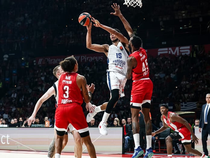 Anadolu Efes, Olympiakos deplasmanından galip çıktı