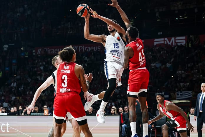 Anadolu Efes, Olympiakos deplasmanından galip çıktı