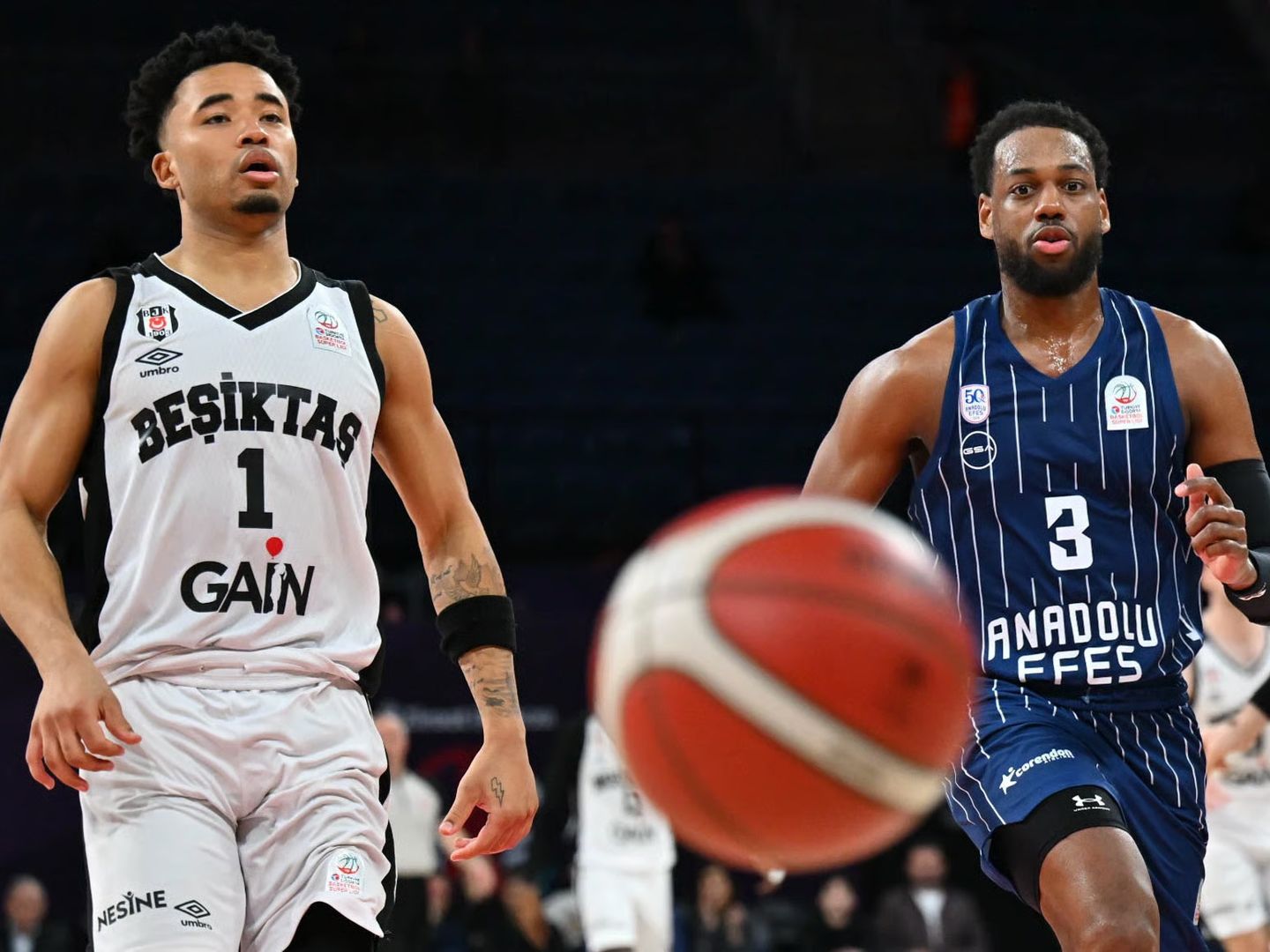 Basketbol Süper Ligi'nde derbi heyecanı: Anadolu Efes, Beşiktaş’ı ağırlıyor