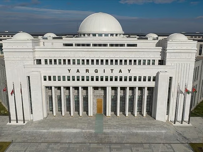 Yargıtay'dan emsal karar: Komşusunun huzurunu bozan sanığa verilen hapis cezası onandı