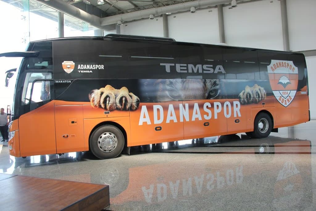 1. Lig'den düşen Adanaspor'da mali kriz büyüyor: Kulübün takım otobüsü borçlar nedeniyle haczedildi
