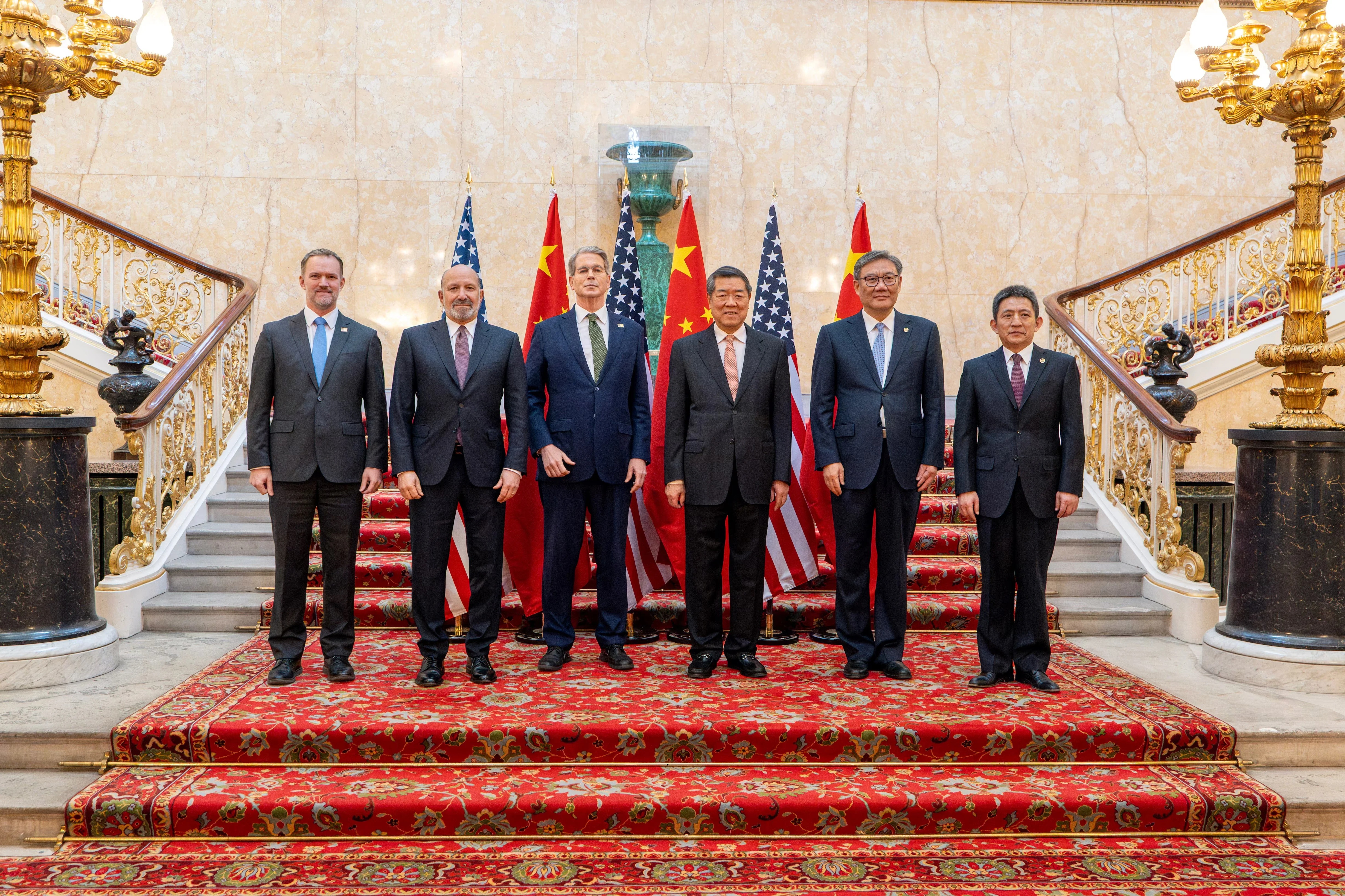 US-China Trade Talks Extend Into Second Day Amid Rare Earth Dispute