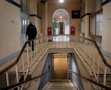 Fransa'da iki mahkum drone ile getirilen bıçaklarla hapishaneden kaçtı