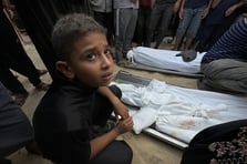 İsrail saldırılarında hayatını kaybeden Filistinliler toprağa verildi