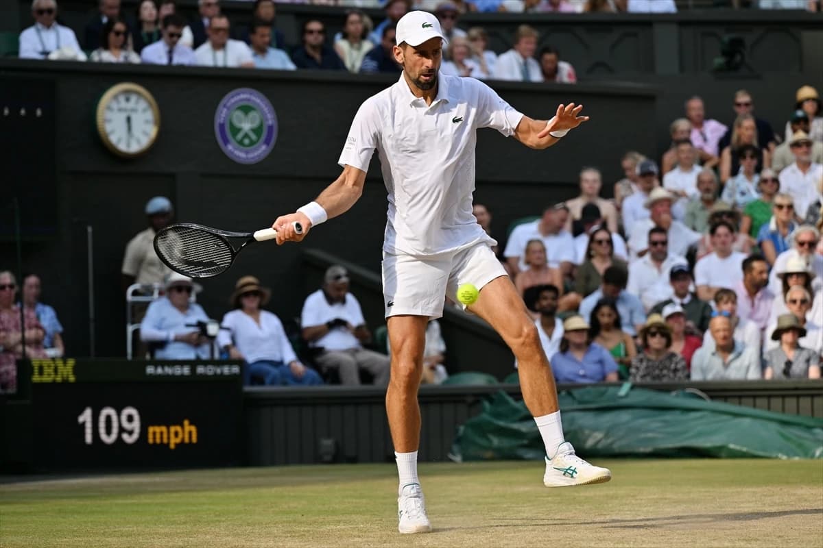 Djokovic'in rekor hayali bir kez daha ertelendi